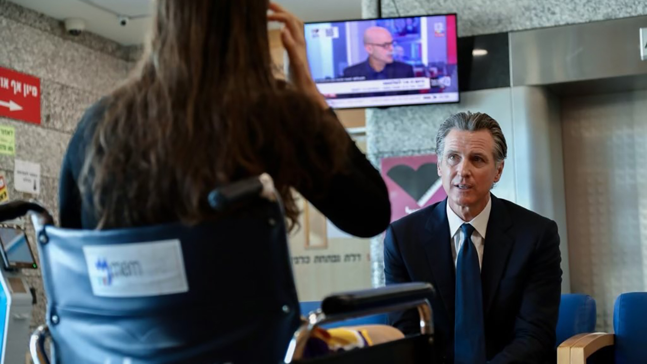 Gavin Newsom meets with a Californian survivor of the Oct. 7 Hamas attacks at Tel Aviv Sourasky Medical Center in October 2023. (Courtesy office of the Governor)