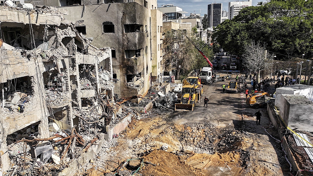 Hezbollah and Iran finalize coordinated strike strategy, expert says