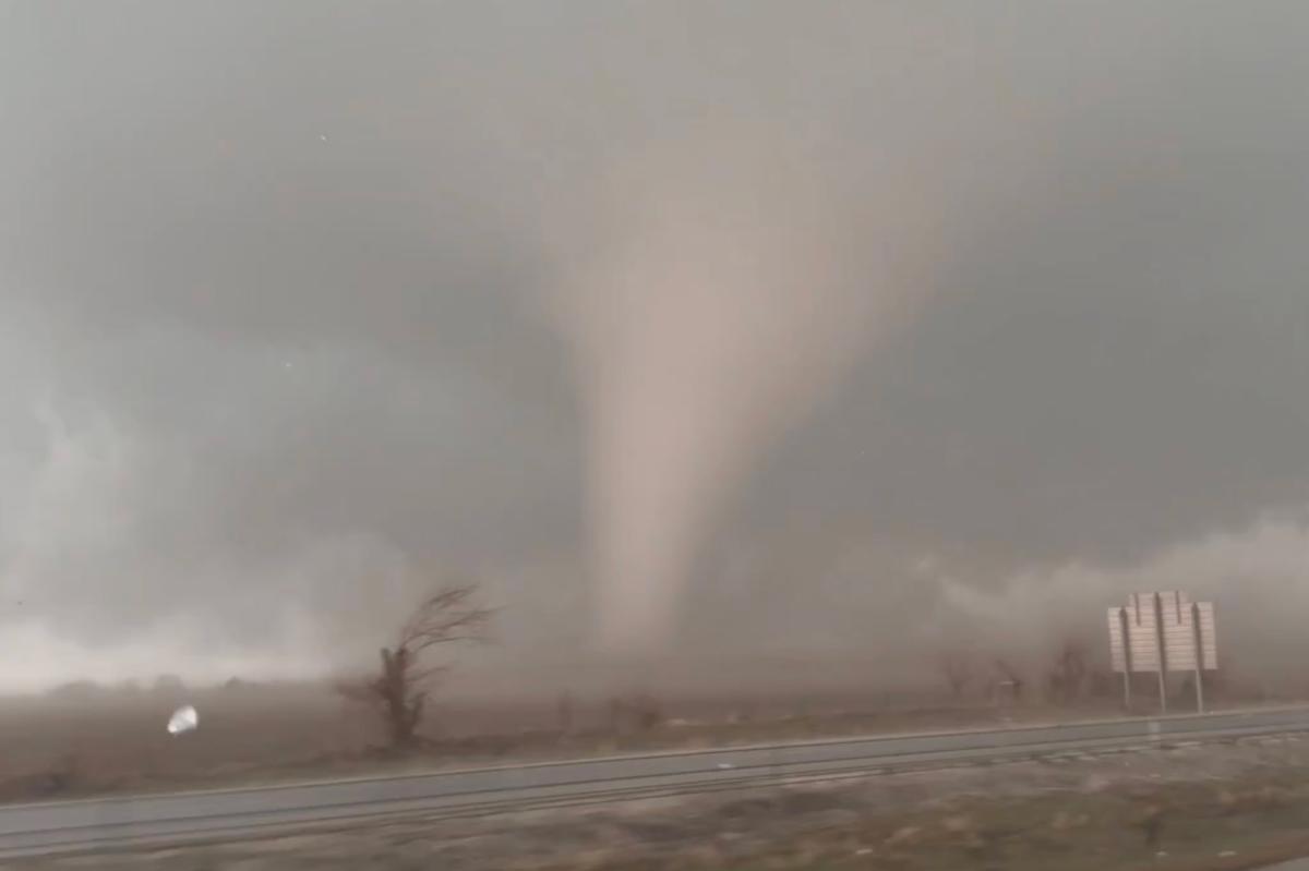 Giant tornado rips through Kankakee County, Ill., causing significant damage to area