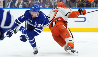 Maple Leafs top Ducks to end losing streak, lose Matthews to knee injury