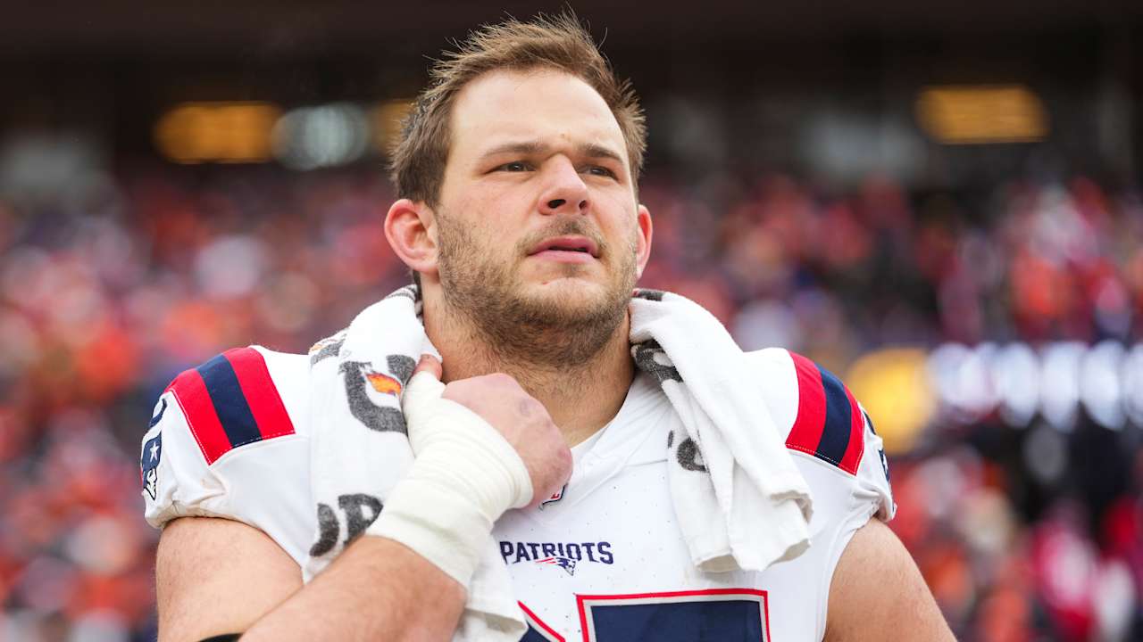 Bears acquire center Garrett Bradbury from Patriots to replace retired Drew Dalman