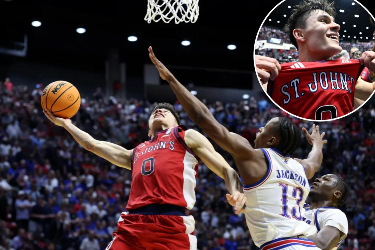 St. John's beats Kansas at buzzer to reach first Sweet 16 since 1999