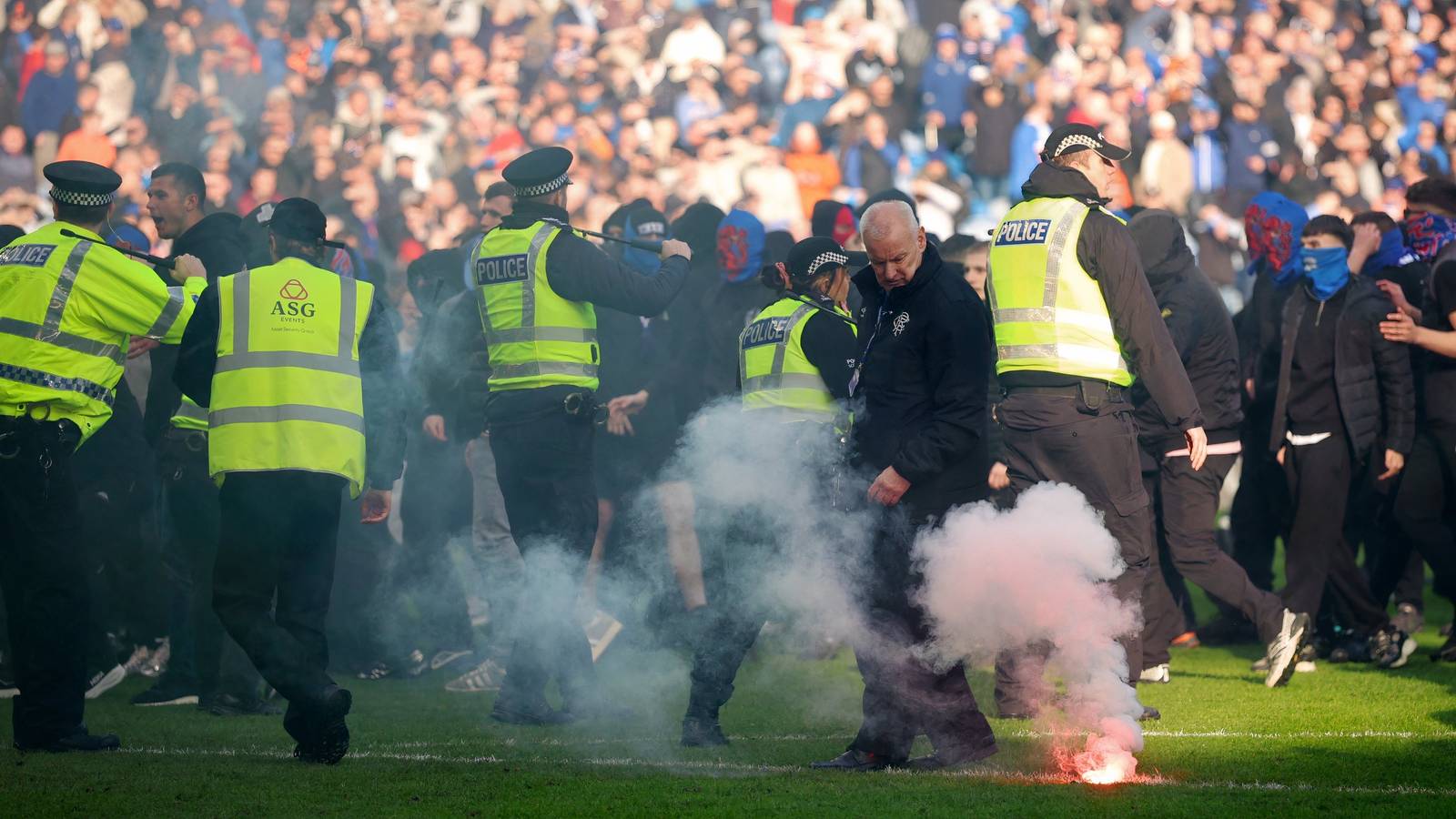 Ferguson And Neville Disagree On Rangers And Celtic Fans