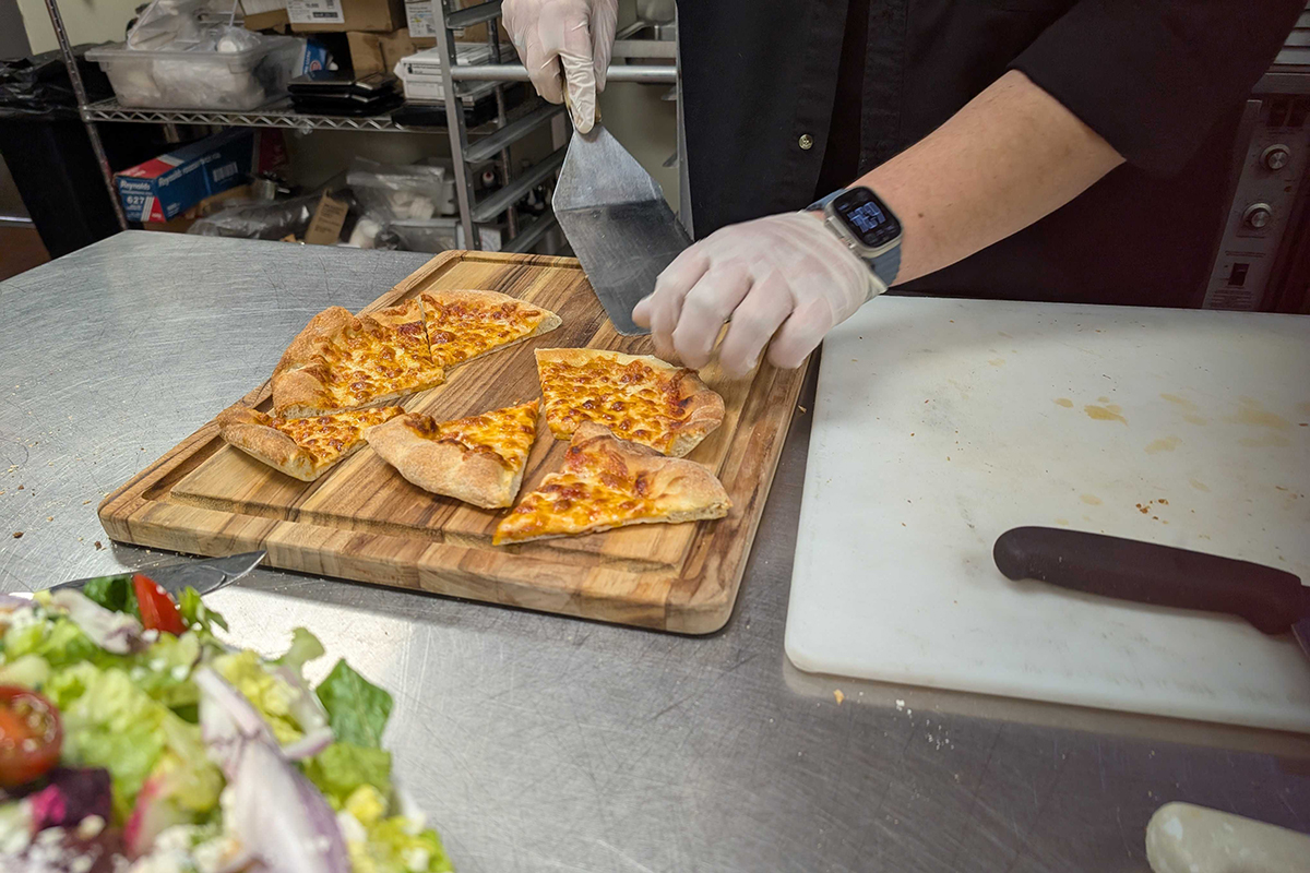 Amid Temple Israel horror, a small act of kindness — and pizza in Michigan