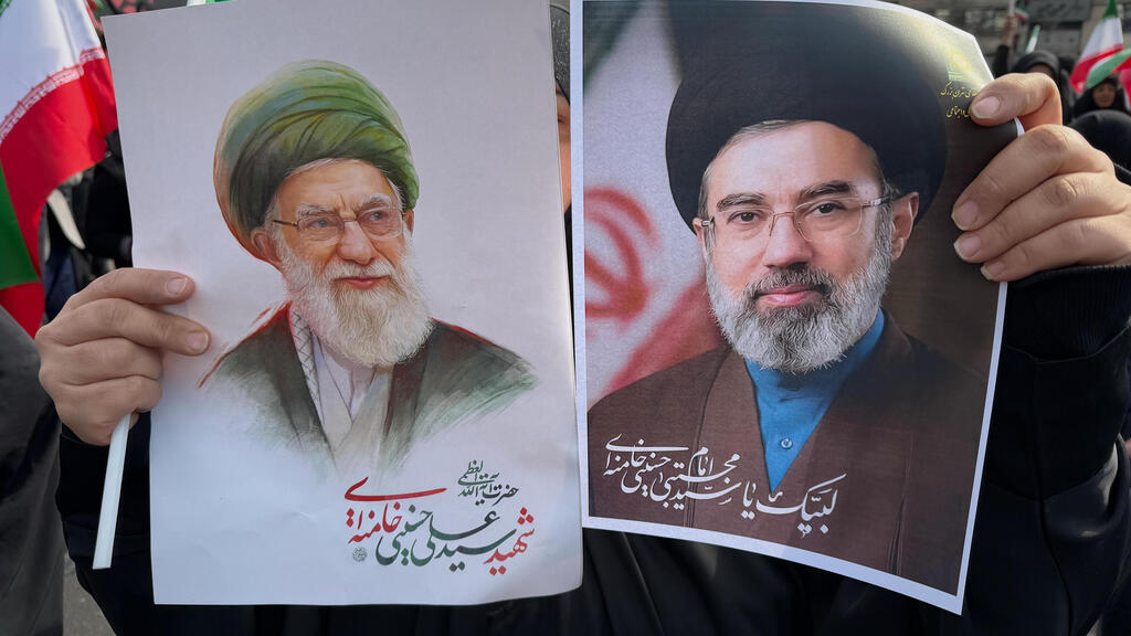 טהרן איראן חגיגות מינוי מוג'תבא חמינאי למנהיג העליון (Photo: AP/ Vahid Salemi) טהרן איראן חגיגות מינוי מוג'תבא חמינאי למנהיג העליון