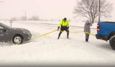 Major weather threats bring blizzard conditions to U.S. northern tier, early heatwave to the West