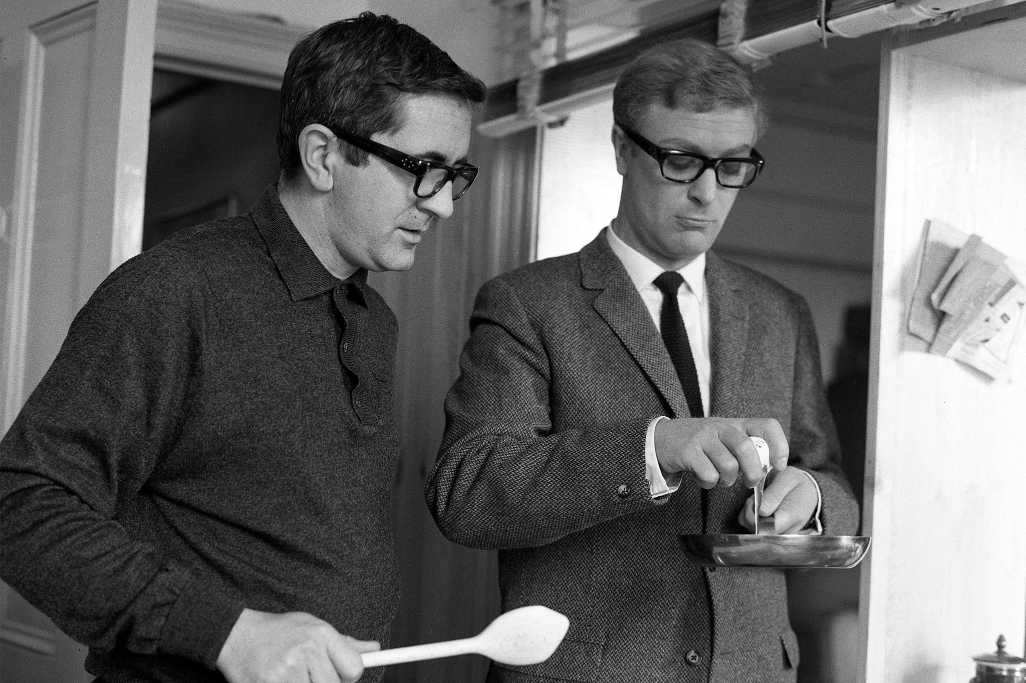 Deighton with Michael Caine on the set of ‘The Ipcress File’