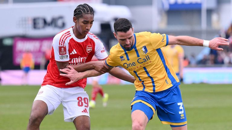 Marli Salmon and Stephen McLaughlin battle for the ball