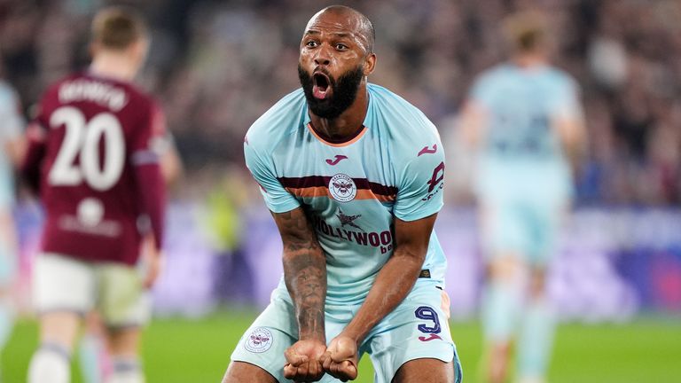 Brentford's Igor Thiago celebrates scoring against West Ham 