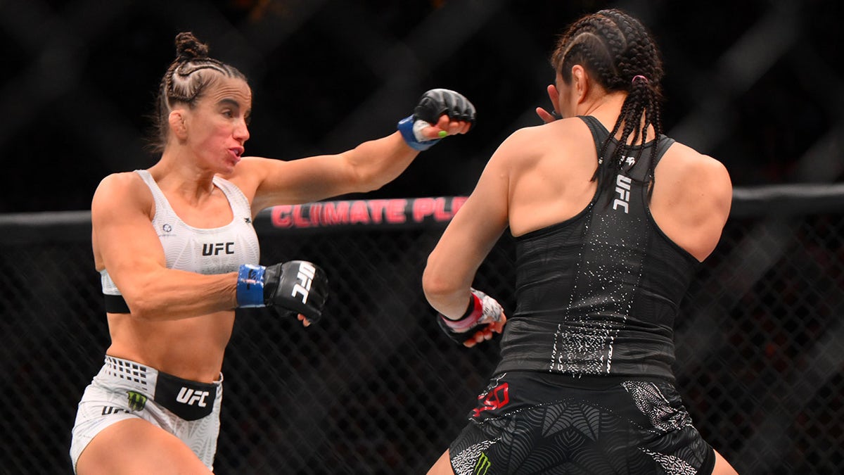 Maycee Barber punches Alexa Grasso