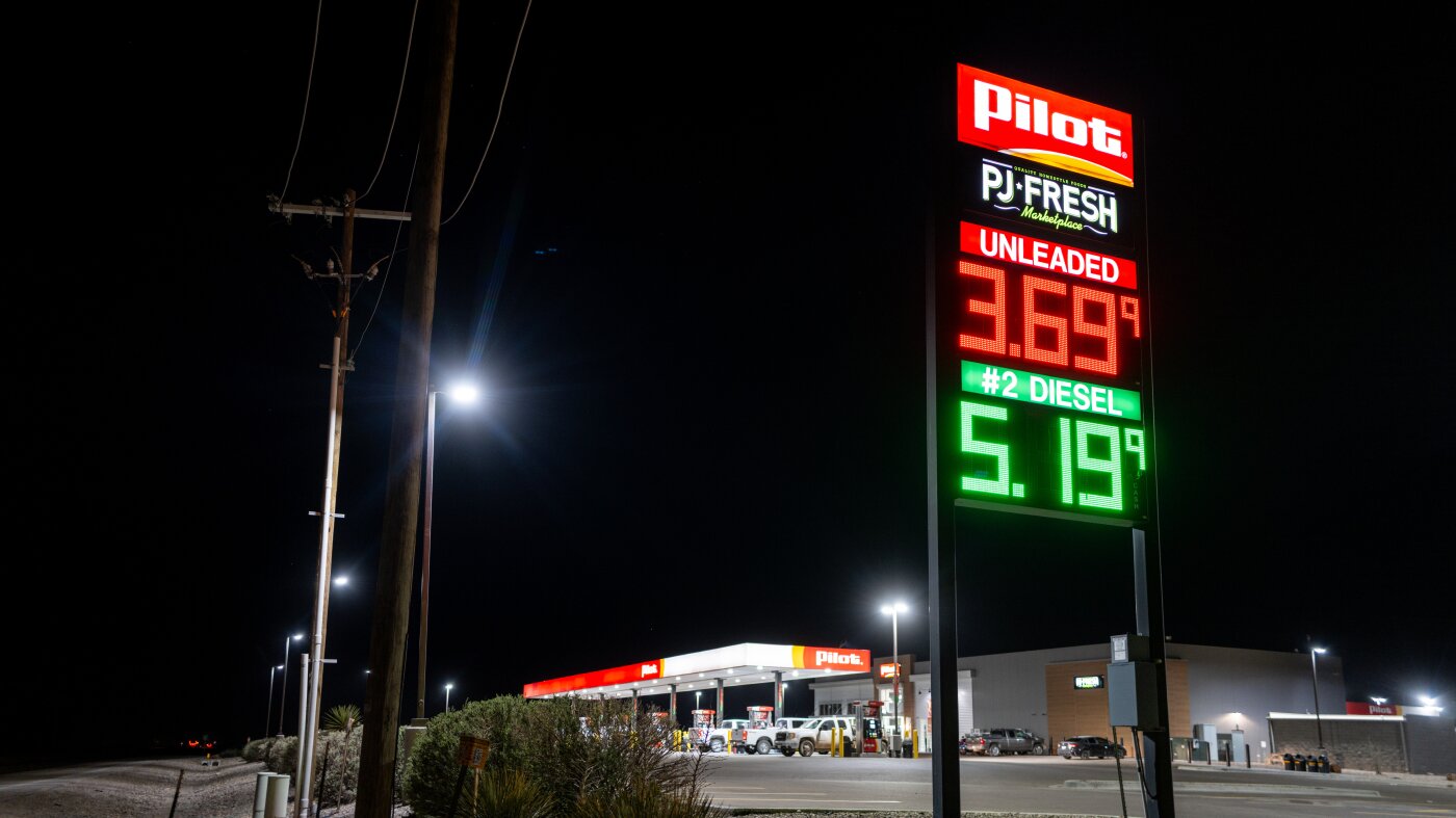 Why it’s so hard for world leaders to bring down oil and gasoline prices : NPR
