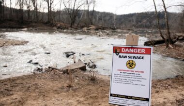 Class action lawsuit filed over Potomac sewage spill : NPR