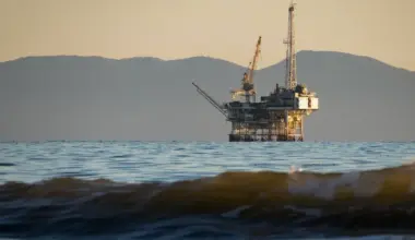 Citing Iran crisis, Trump orders Santa Barbara oil pipeline restart. California will fight it