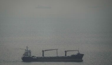 Trump's shifting strategy on the Strait of Hormuz drives criticism