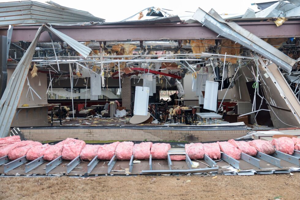 A total of 6 killed in Michigan, Oklahoma as powerful storms spawn tornadoes