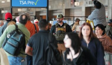 Trump signs executive action to pay TSA employees