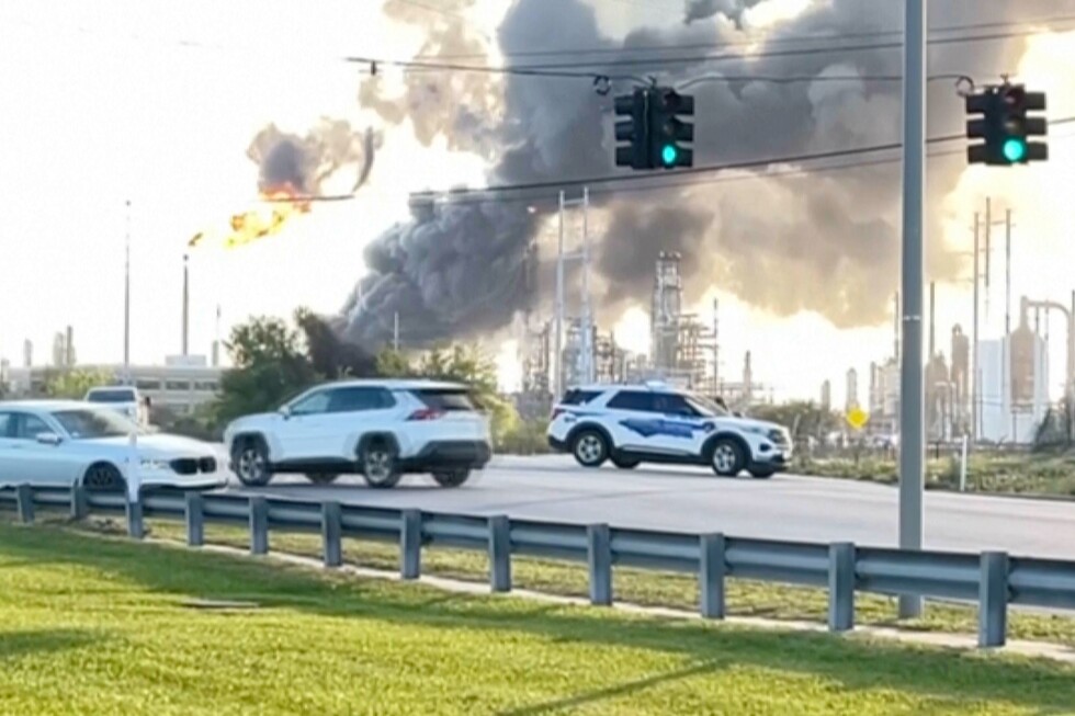 Oil refinery explosion near Texas coast forces residents to shelter in place