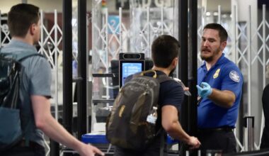 Airline passengers say TSA paychecks should be restored now