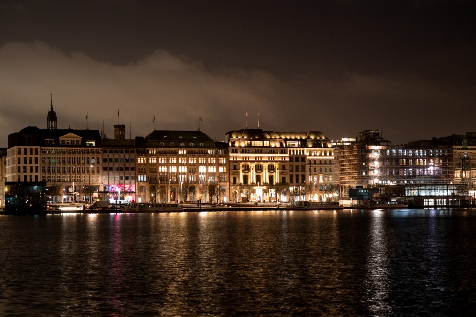 Wolf bites woman in Hamburg shopping area