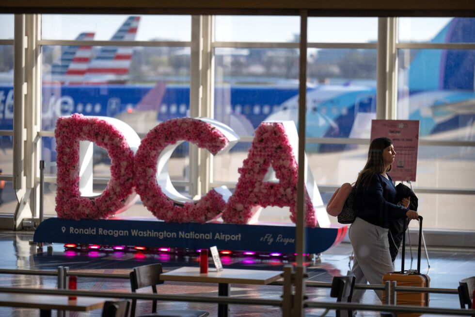 DC-area airports halt flights due to smell at air traffic center