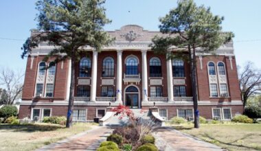 Arkansas man accused of murder wins sheriff nomination