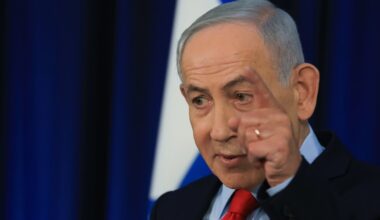 Israel passes budget, extending Netanyahu term