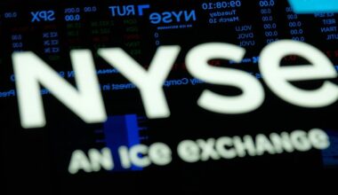 Oil prices stay above $100 a barrel as Iran keeps pressure on oil prices