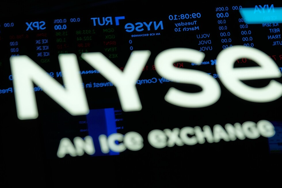 Oil prices stay above $100 a barrel as Iran keeps pressure on oil prices