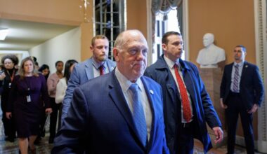 Lamakers and White House officials meet to tackle DHS shutdown