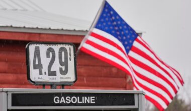Average price for a gallon of gas in the US eclipses $4