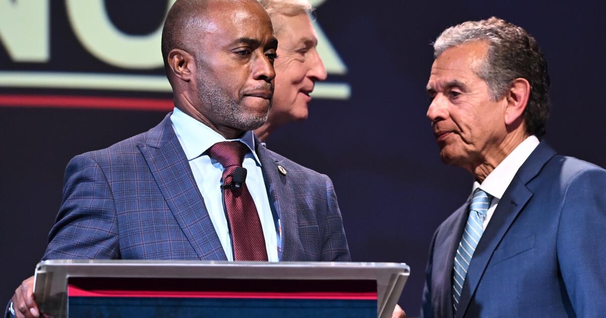 Anxiety grows among California Democrats as gubernatorial candidates rebuff calls to drop out