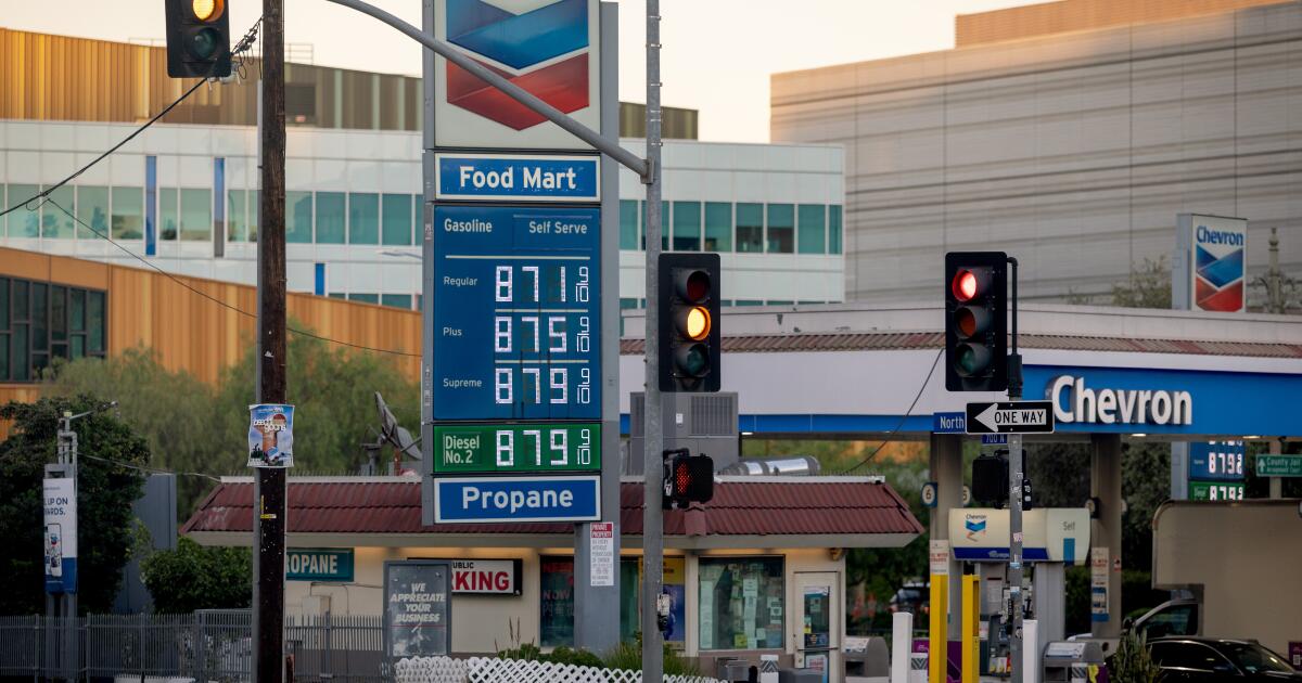 Gasoline price gouging in California draws a warning