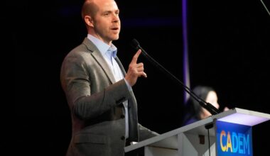 California Democratic leader urges weak gubernatorial hopefuls to bow out