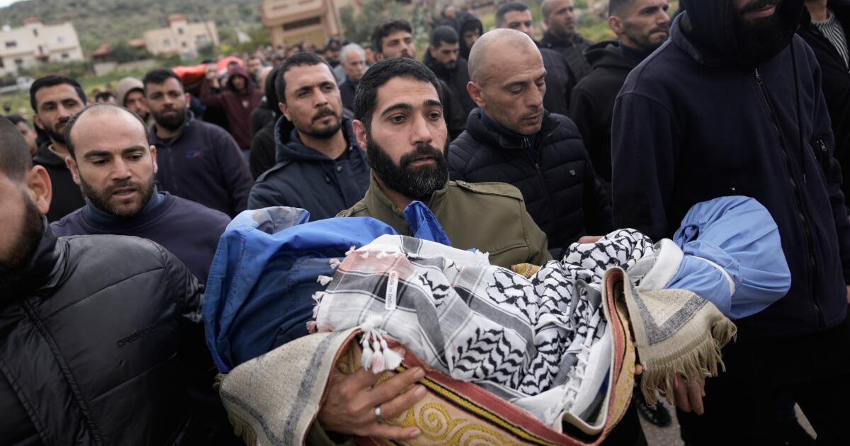 Israeli soldiers fire on family car in West Bank, killing 4