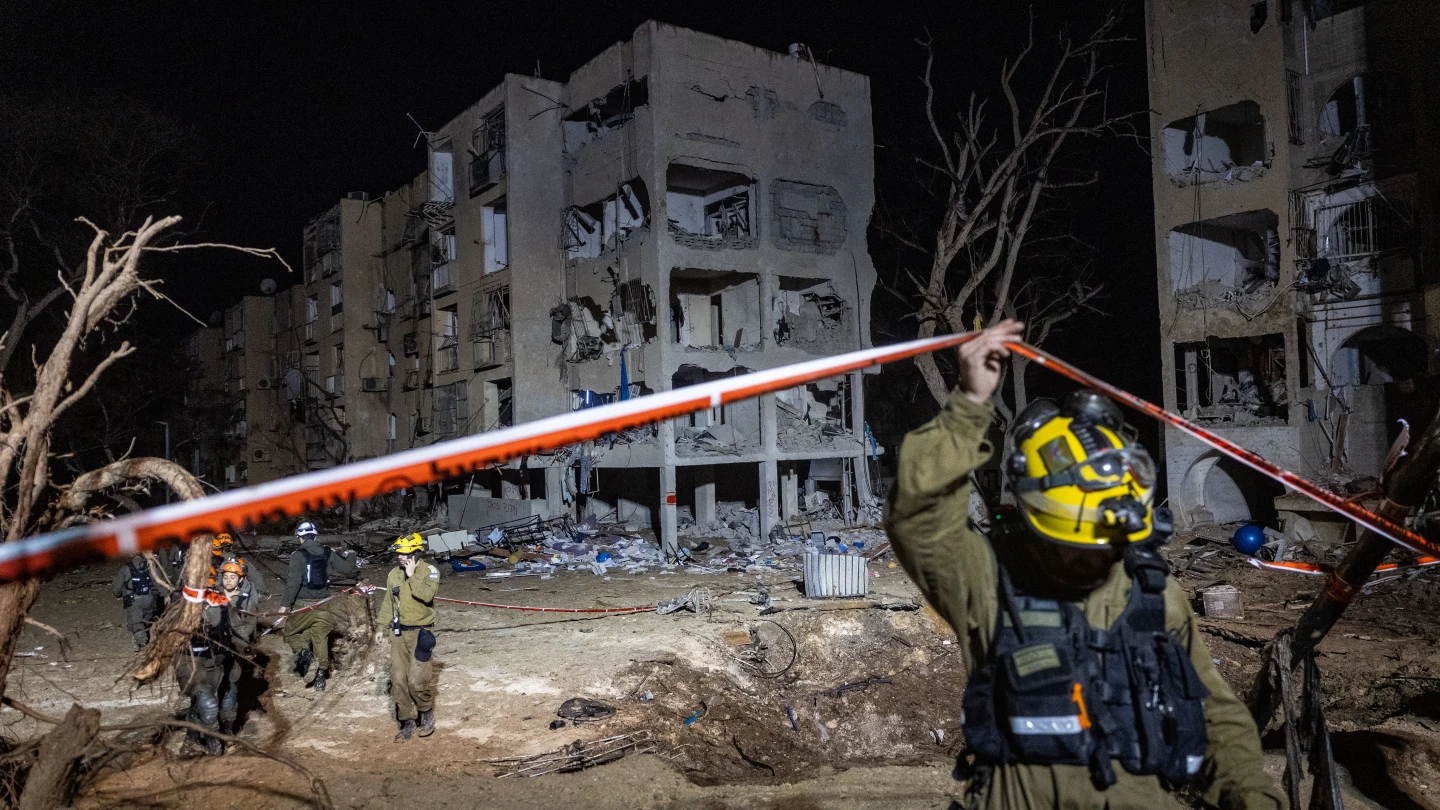 Paramedics treat nearly 100 people after Iranian missile hits Arad in southern Israel - JNS.org