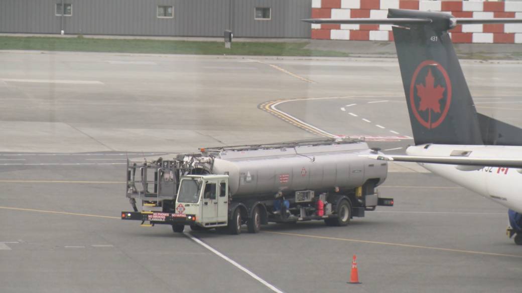 Click to play video: 'Fuel prices impacting flight costs'