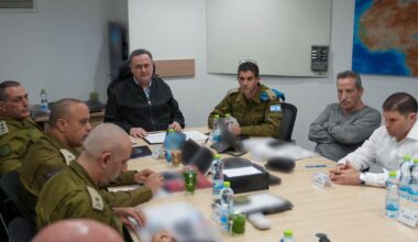 Israel to Hold Southern Lebanon, Block Residents' Return, Defense Minister Says