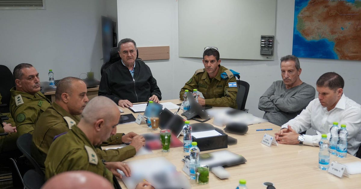 Israel to Hold Southern Lebanon, Block Residents' Return, Defense Minister Says