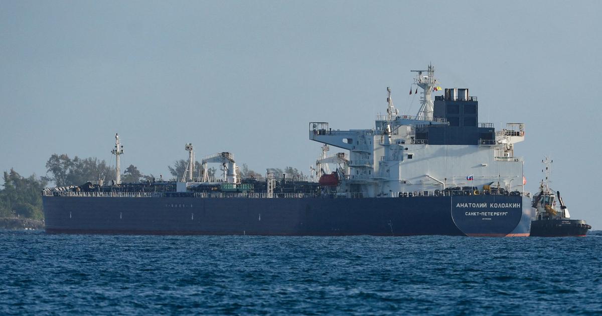 Trump administration expected to keep waiving Russian oil sanctions as Iran call looms