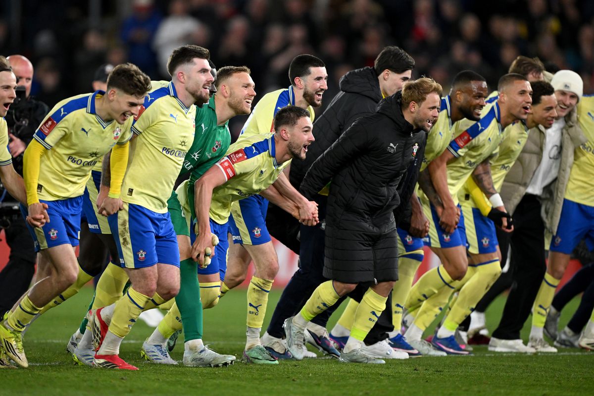 Players of Southampton celebrate after the team's victory in the Emirates FA Cup Quarter Final match between Southampton and Arsenal