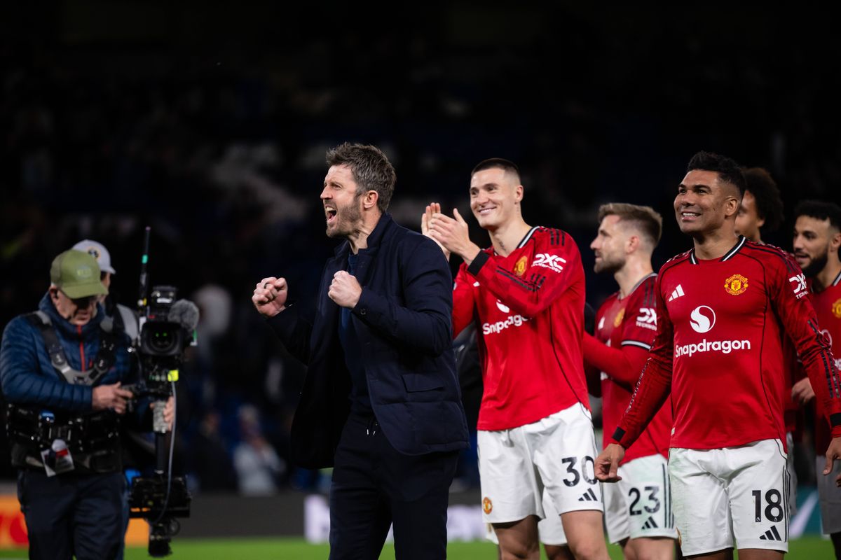 Head Coach Michael Carrick of Manchester United celebrates after the Premier League match between Chelsea and Manchester United at Stamford Bridge