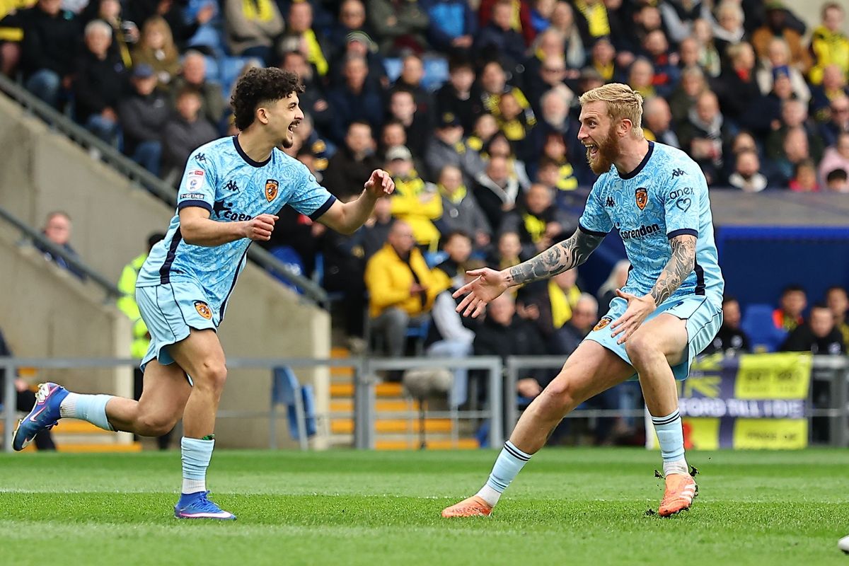 Mohamed Belloumi celebrates his goal at Oxford United with Oli McBurnie