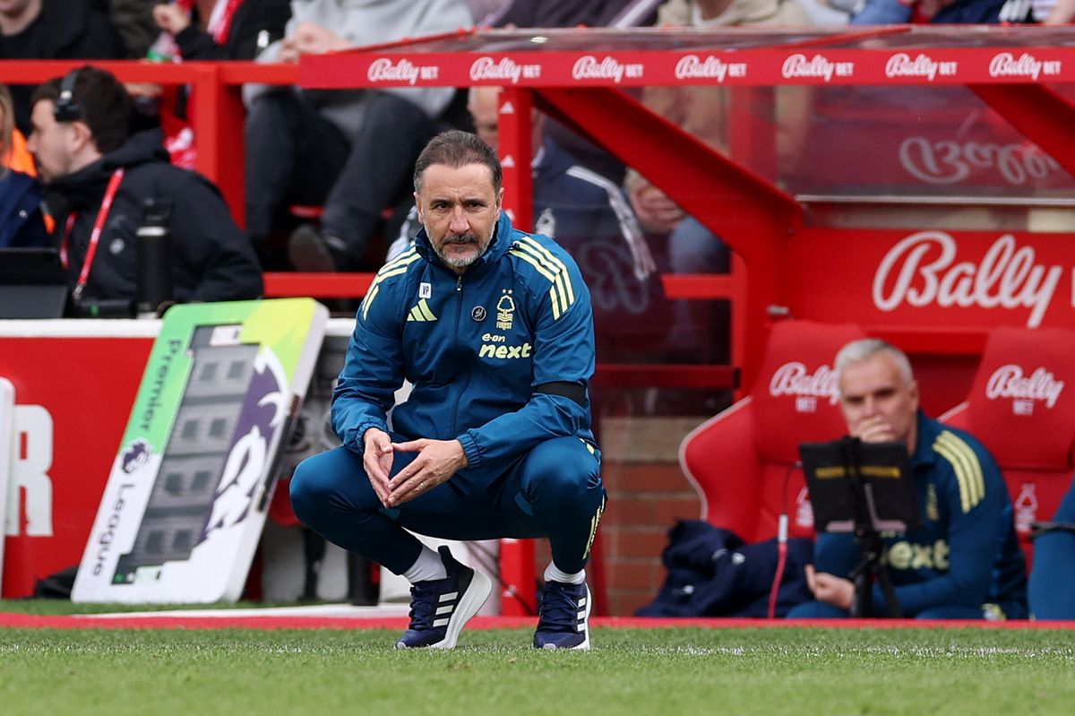Nottingham Forest head coach Vitor Pereira watches on against Burnley