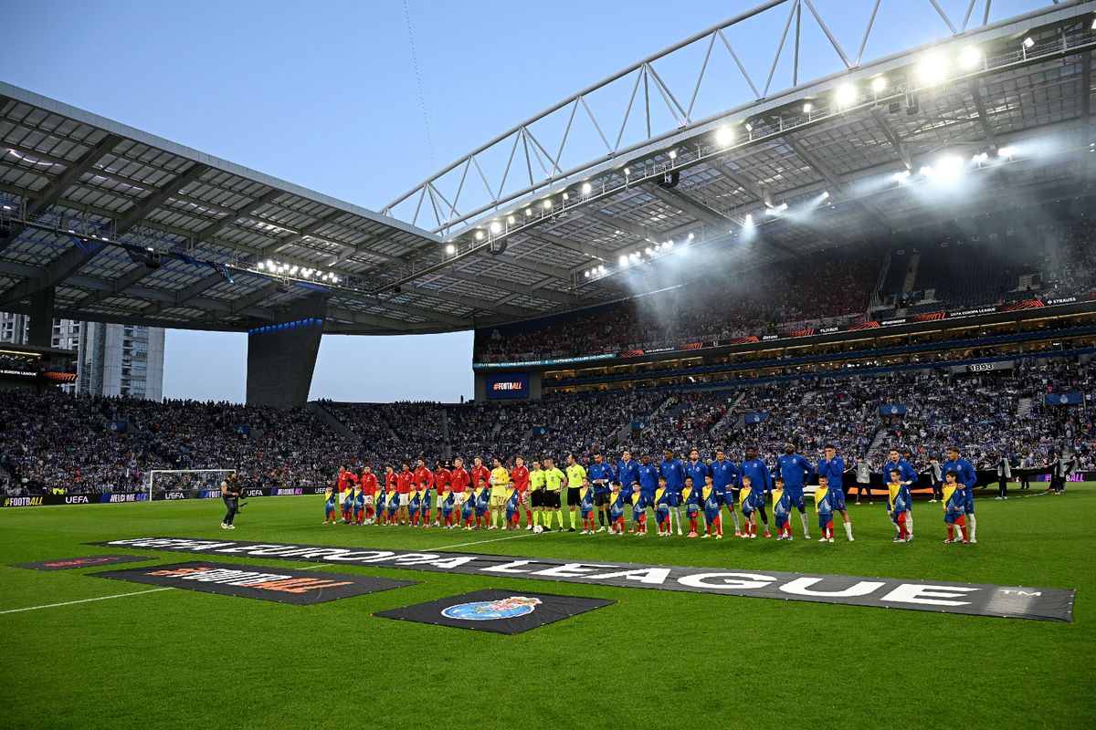 Nottingham Forest and Porto players