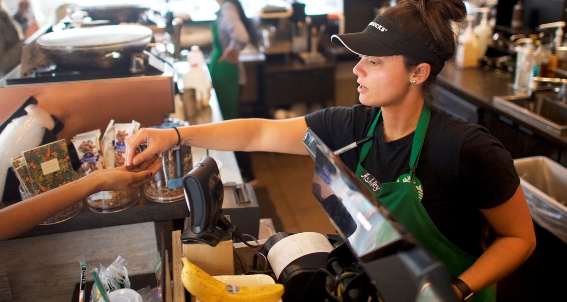 Starbucks to award bonuses to baristas, expand tipping