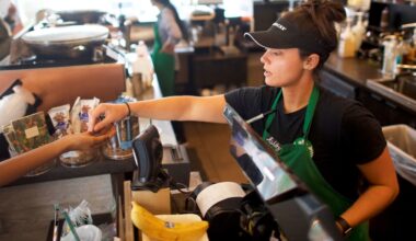 Starbucks to award bonuses to baristas, expand tipping