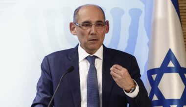 Israeli central bank chief pins hopes on ceasefire amid growth shock