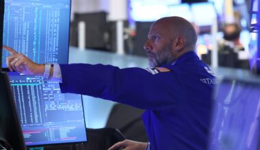 U.S. Treasury yields plunge 10 basis points amid Iran ceasefire