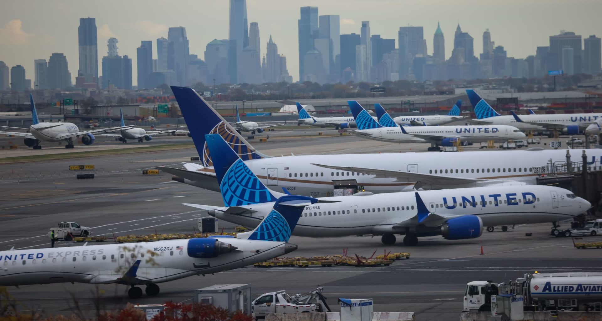 United Airlines hikes checked bag fees by $10 as fuel prices climb
