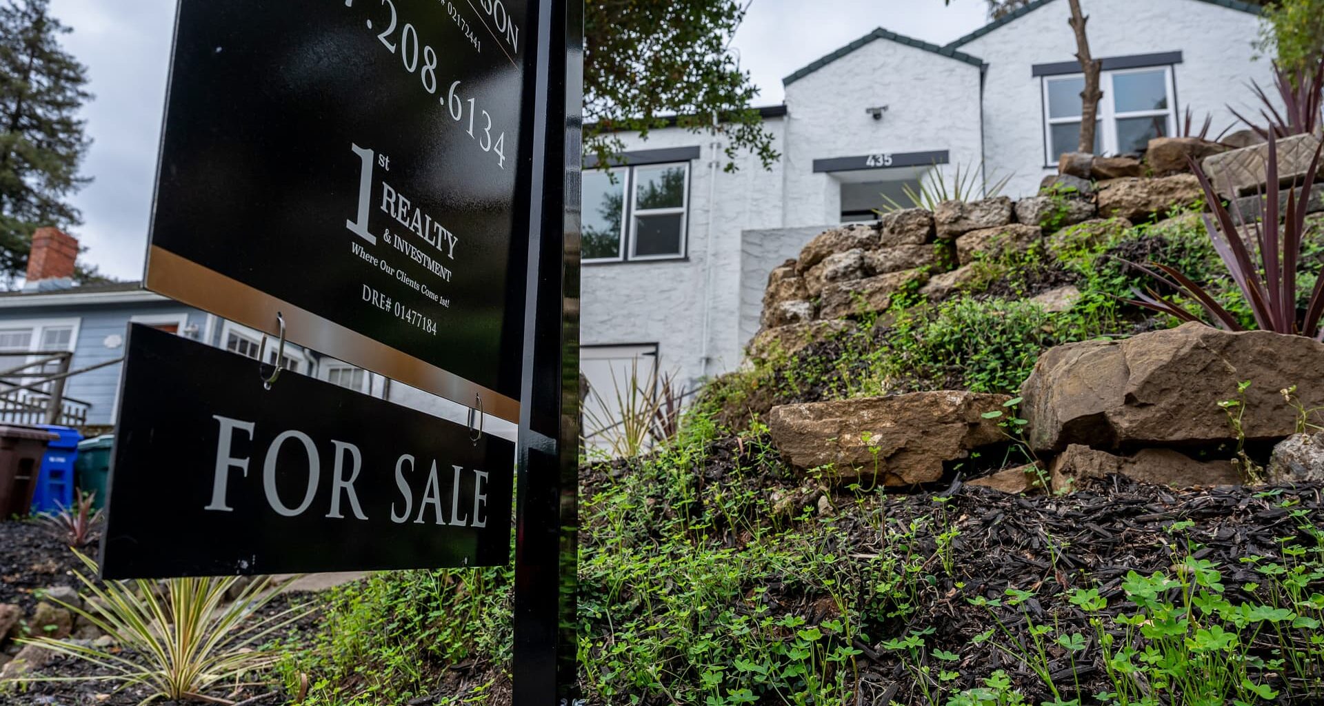 Mortgage rates sink again, and homebuyers jump back in